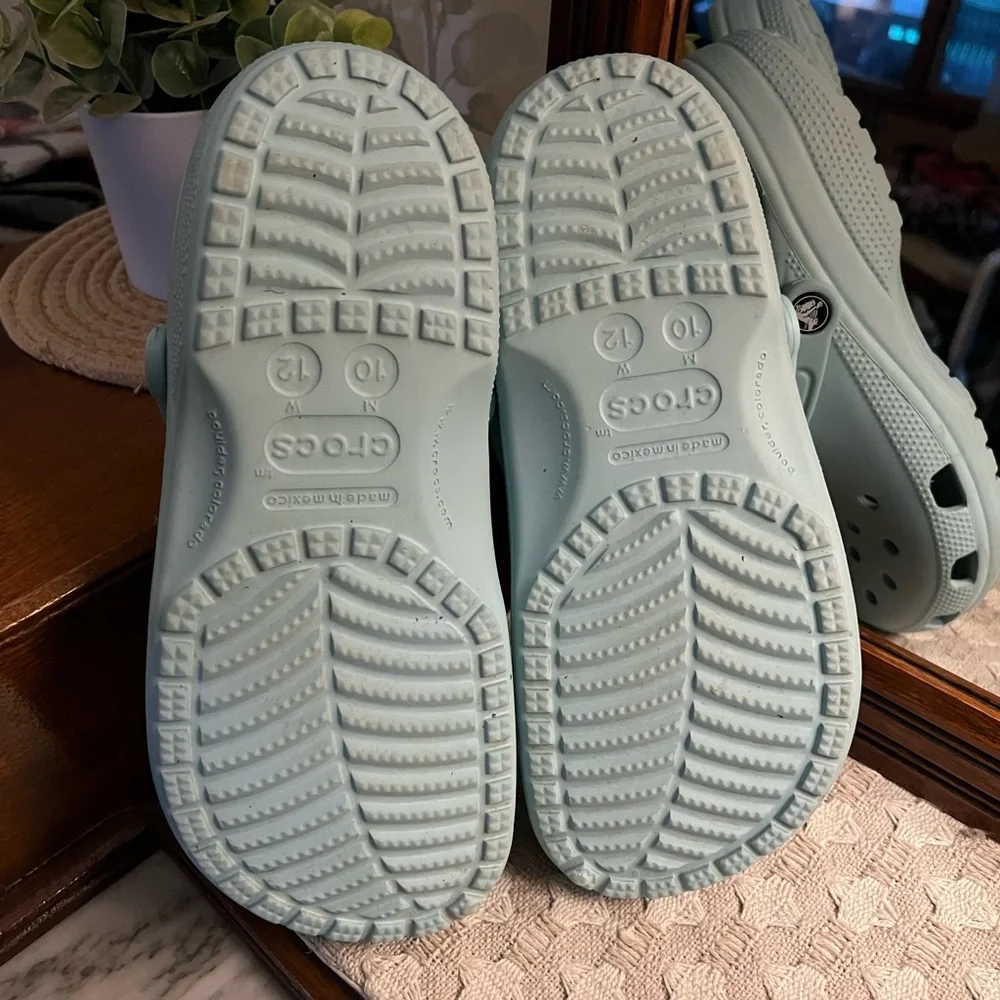 CROCS comfortable slip